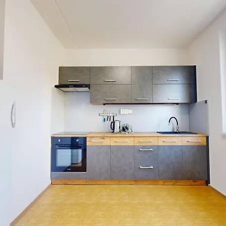 Apartmán Průběžná 606 *